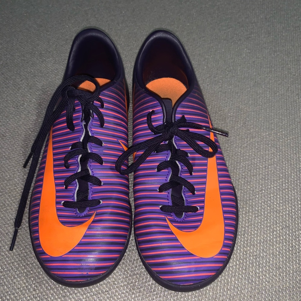 Indoor big kids soccer shoes size 2.5